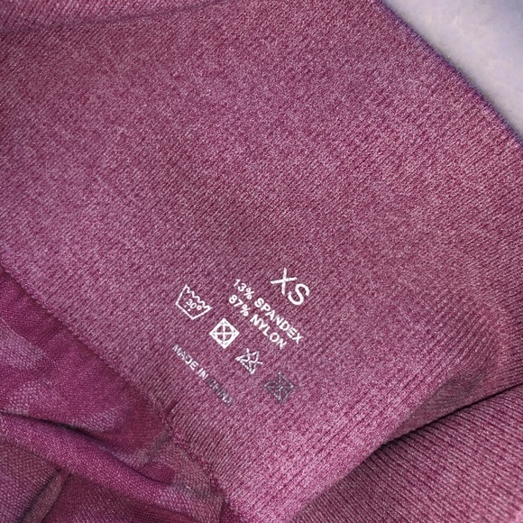 SOLD - seamless leggings (pastel pink camo) - Picture 6 of 6